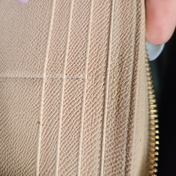 Dolce & Gabbana Beige Zippy Wallet - Picture 6 of 9